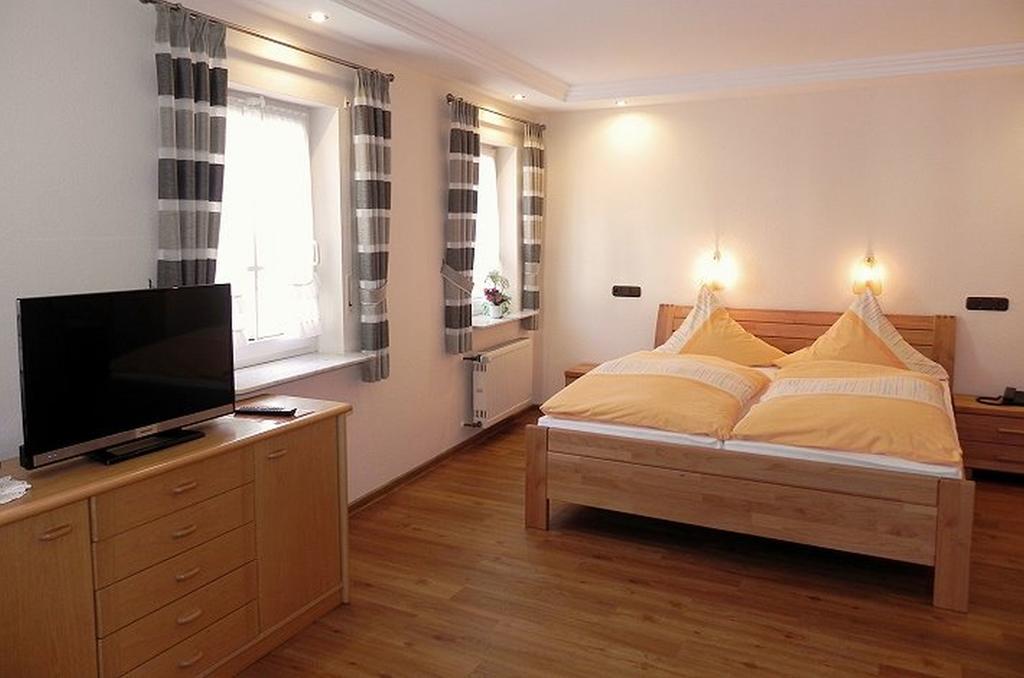 Gaestehaus Freimuth เมเซอนิค ภายนอก รูปภาพ