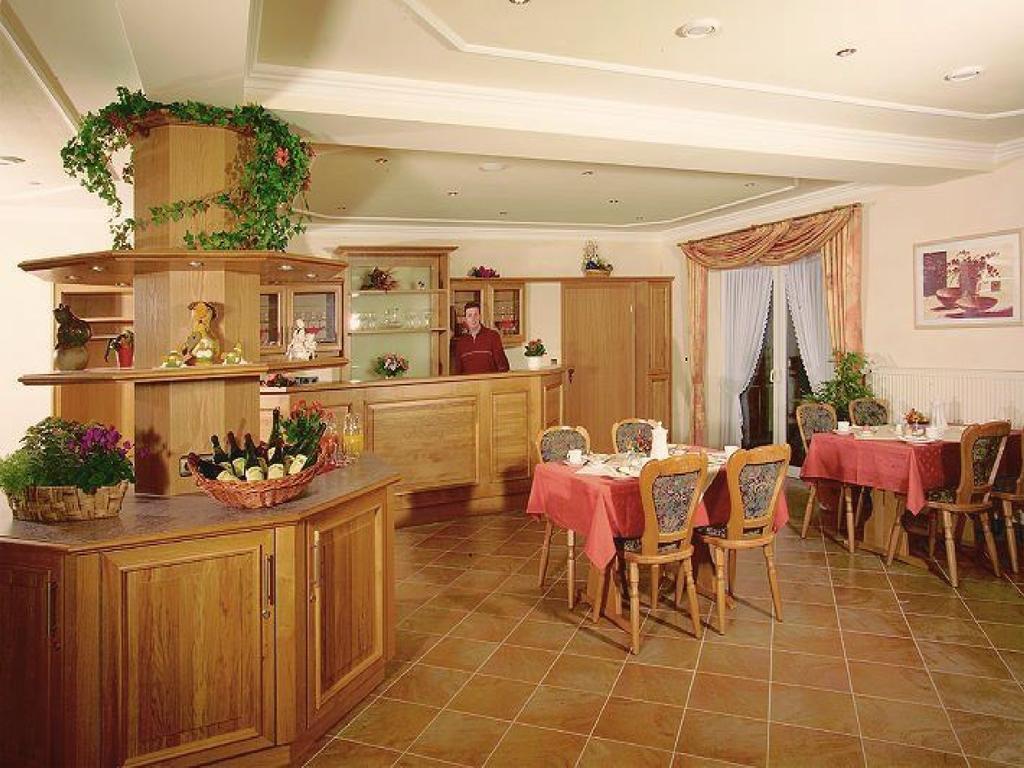 Gaestehaus Freimuth เมเซอนิค ภายนอก รูปภาพ