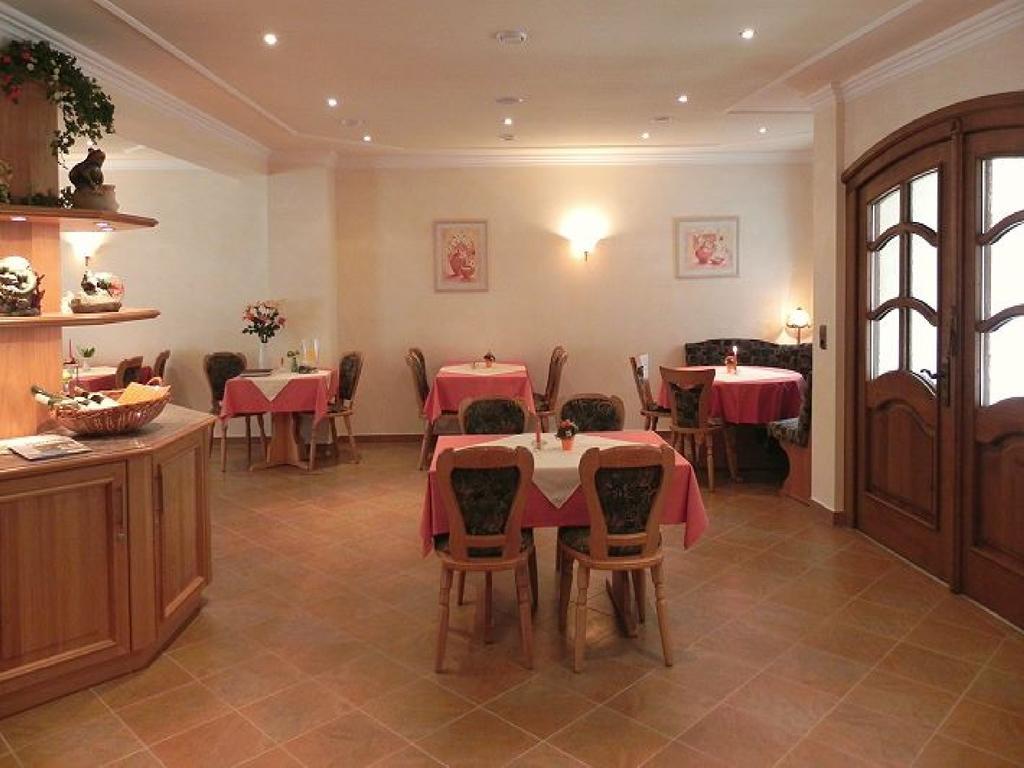 Gaestehaus Freimuth เมเซอนิค ภายนอก รูปภาพ